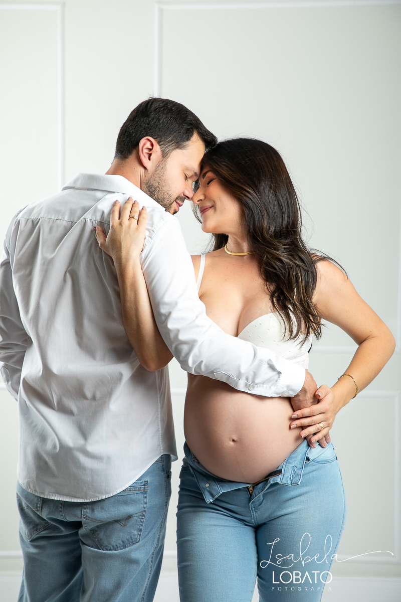 ensaio-gestante-9-meses-roupas-de-gestante-mamae-gestante-modelo-fases-da-gestacao-ensaio-fotografico-gestante-em-estudio-melhor-fotografa-de-barbacena-isabela-lobato-fotografia-estudio-fotografico-especializado-em-gestantes-isabela-lobato-fotografia