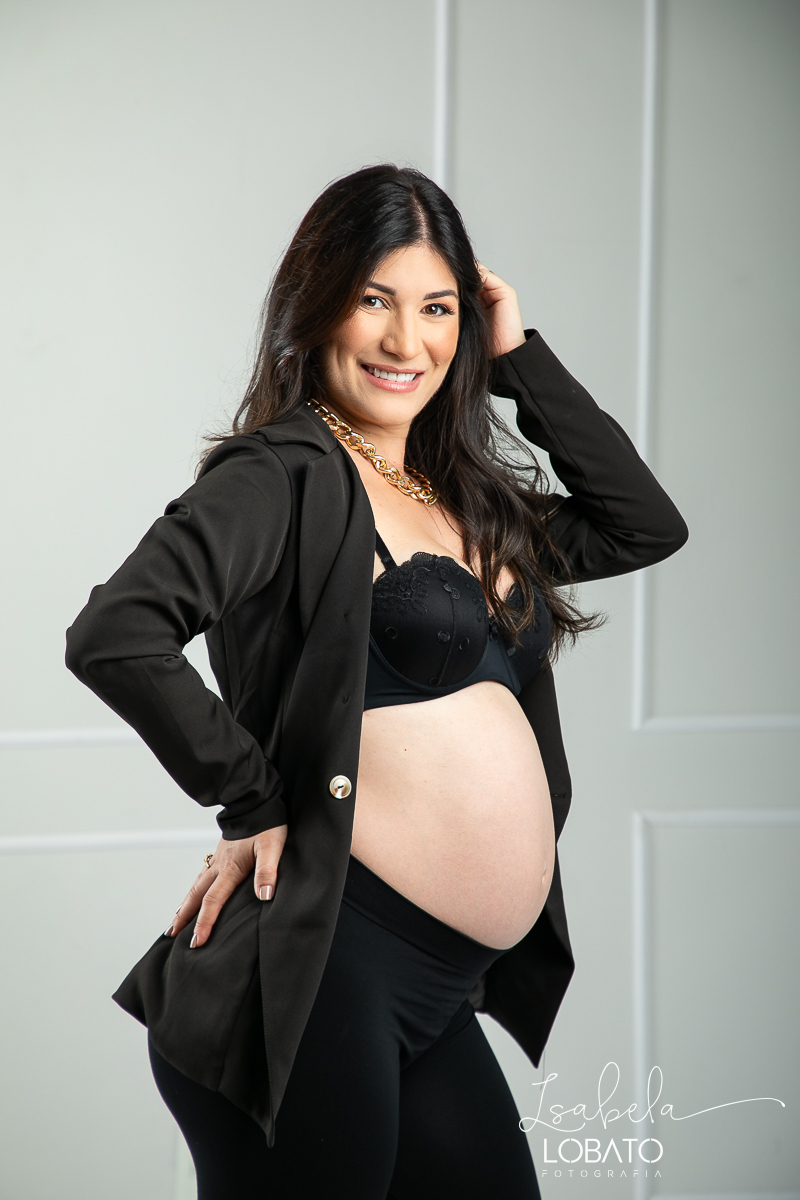 ensaio-gestante-9-meses-roupas-de-gestante-mamae-gestante-modelo-fases-da-gestacao-ensaio-fotografico-gestante-em-estudio-melhor-fotografa-de-barbacena-isabela-lobato-fotografia-estudio-fotografico-especializado-em-gestantes-isabela-lobato-fotografia