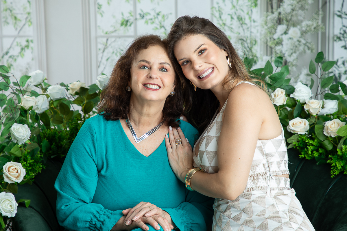 ensaio-fotografico-dia-das-maes-2025-cenario-fotografico-de-dia-das-maes-fundo-fotografico-dia-das-maes-ideia-de-cenario-para-o-dia-das-maes-mini-sessao-fotografica-do-dia-das-maes-amor-de-mae-fotos-dos-dias-das-maes-ideia-de-pose-ensaio-do-dia-das-maes