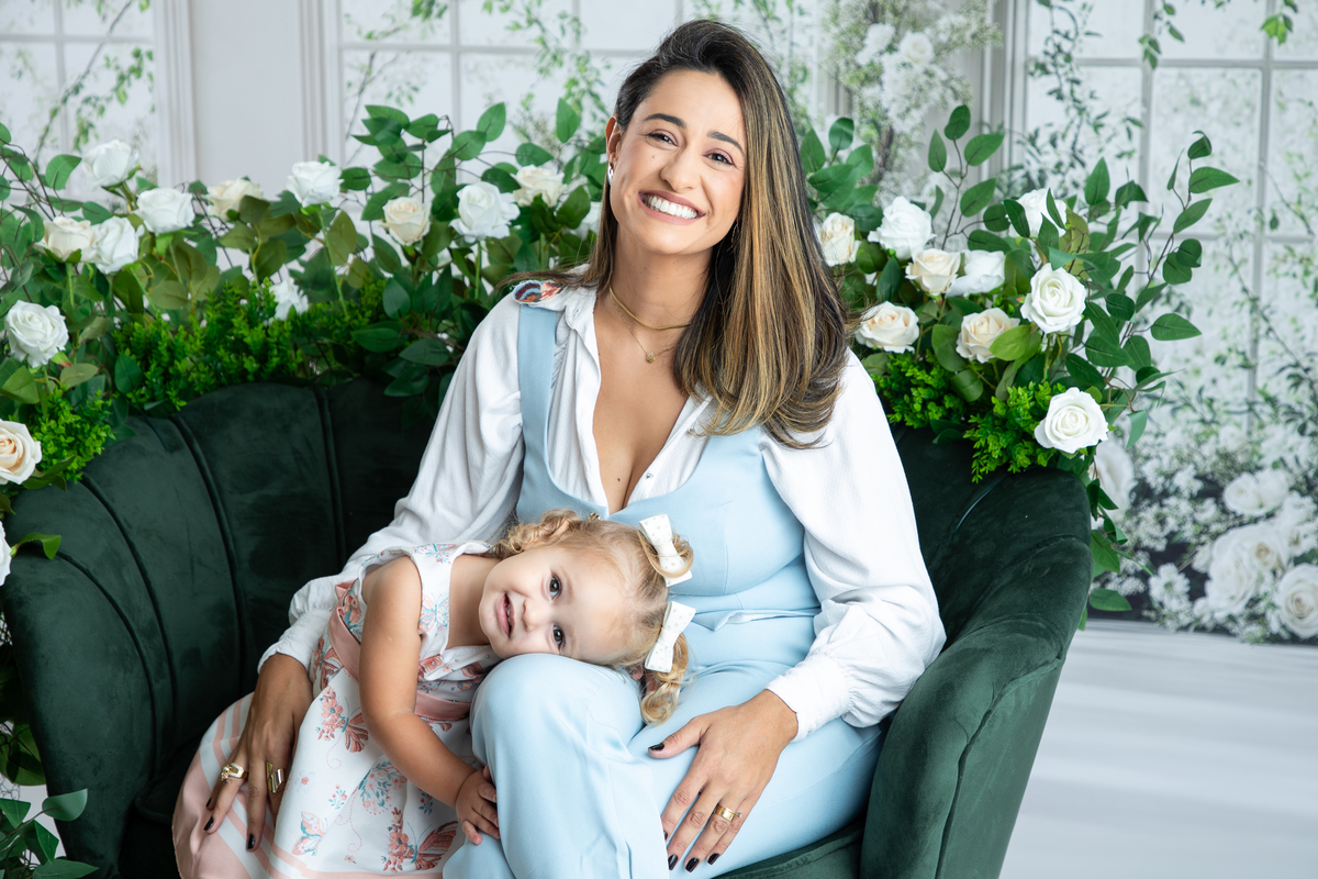 ensaio-fotografico-dia-das-maes-2025-cenario-fotografico-de-dia-das-maes-fundo-fotografico-dia-das-maes-ideia-de-cenario-para-o-dia-das-maes-mini-sessao-fotografica-do-dia-das-maes-amor-de-mae-fotos-dos-dias-das-maes-ideia-de-pose-ensaio-do-dia-das-maes