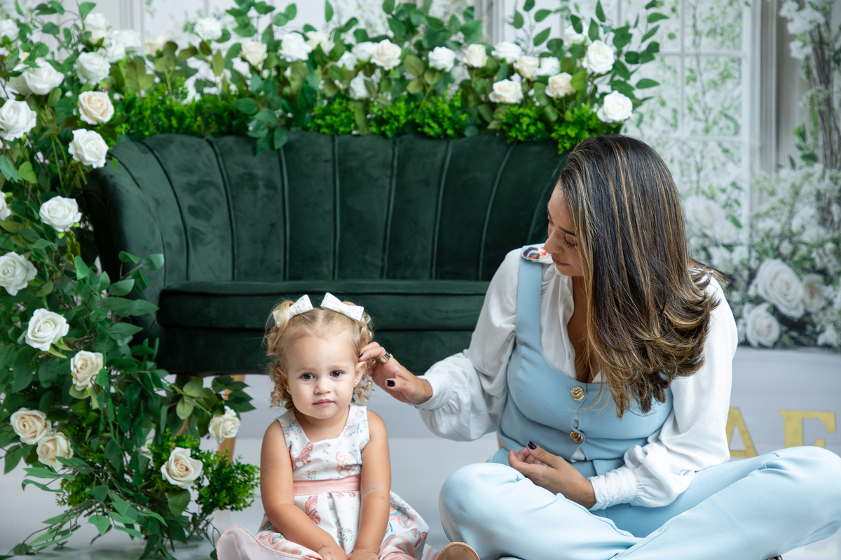 ensaio-fotografico-dia-das-maes-2025-cenario-fotografico-de-dia-das-maes-fundo-fotografico-dia-das-maes-ideia-de-cenario-para-o-dia-das-maes-mini-sessao-fotografica-do-dia-das-maes-amor-de-mae-fotos-dos-dias-das-maes-ideia-de-pose-ensaio-do-dia-das-maes