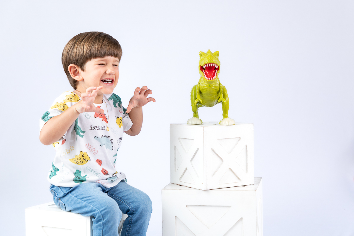 ensaio-fotografico-de-um-ano-ensaio-smash-the-cake-atemporal-clean-fotos-de-um-ano-cenario-fotografico-clean-atemporal-bebe-um-ano-fotografo-infantil-em-barbacena-mg-estudio-fotografico-de-newborn-em-barbacena-mg-isabela-lobato-fotografia-melhor-fotografa