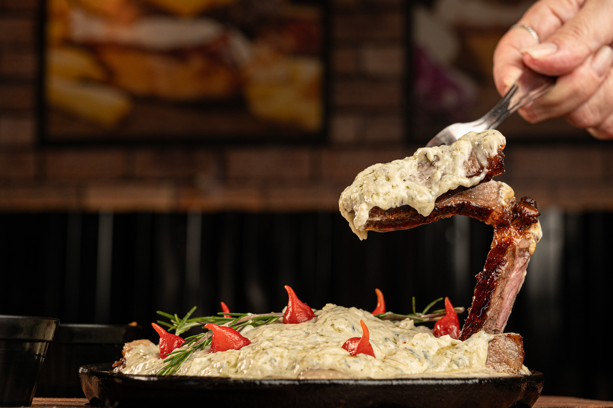 fotografia-de-alimentos-fotografia-de-hamburguer-artesanal-JPBBQ-rio-pomba-jpbbq-blend-de-carne-saboroso-melhor-fotografo-de-alimentos-de-minas-gerais-isabela-lobato-fotografia-comer-com-os-olhos-foto-que-da-agua-na-boca-fotografa-de-comida-isabela-lobato