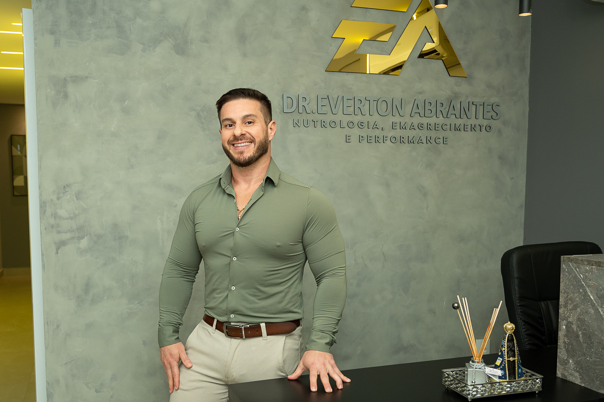 nutrologia-emagrecimento-e-performance-especialista-em-emagrecimento-em-barbacena-clinica-de-emagrecimento-com-saude-medico-nutrologo-em-barbacena-dr-everton-abrantes-retratos-corporativos-de-medico-marketing-medico-fotografa-especialista-em-retratos-bqmg