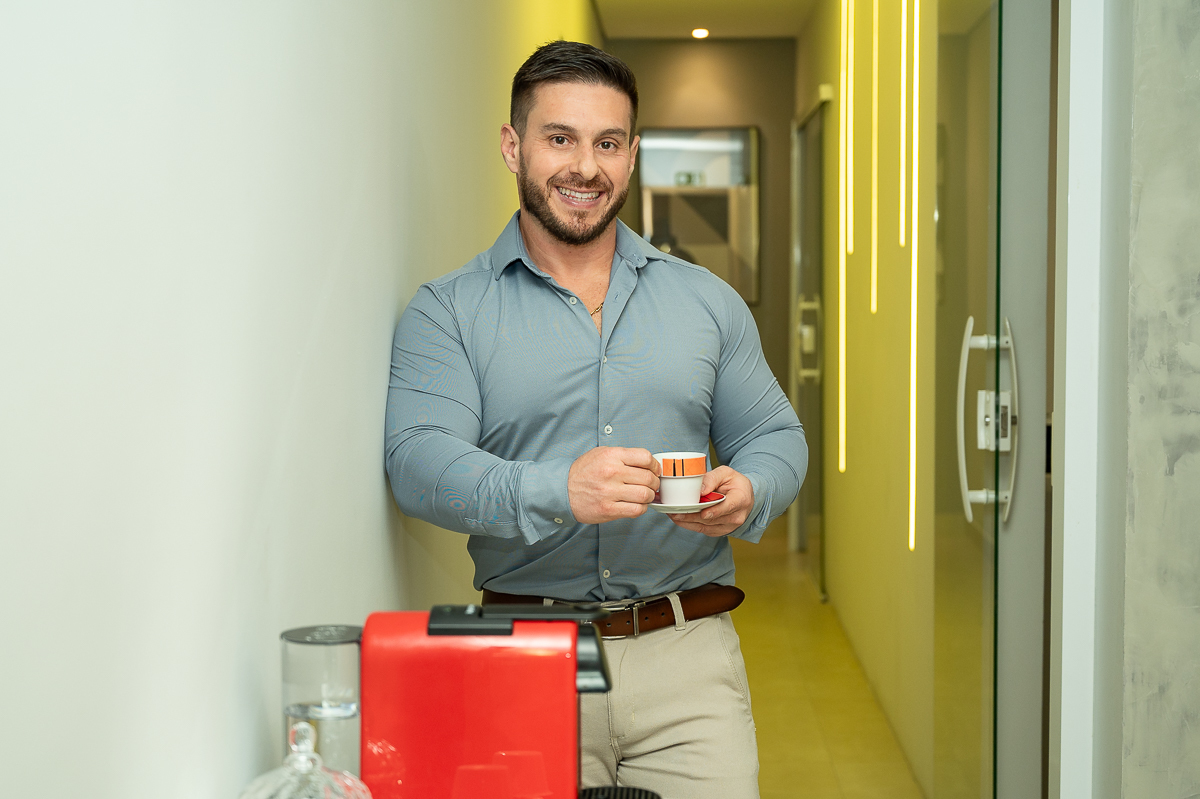 nutrologia-emagrecimento-e-performance-especialista-em-emagrecimento-em-barbacena-clinica-de-emagrecimento-com-saude-medico-nutrologo-em-barbacena-dr-everton-abrantes-retratos-corporativos-de-medico-marketing-medico-fotografa-especialista-em-retratos-bqmg