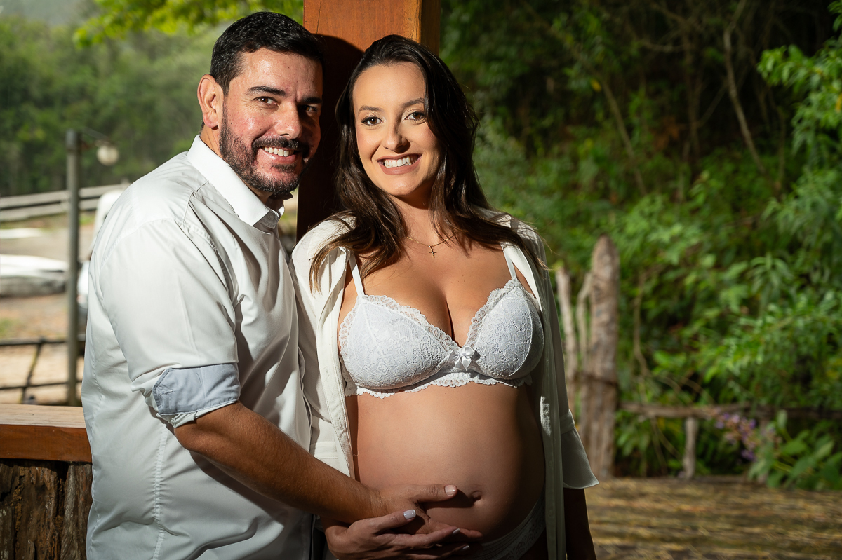 ensaio-gestante-em-barbacena-fotografa-de-gestante-isabela-lobato-fotografia-gestacao-9-meses-look-de-gestante-para-ensaio-fotografico-local-para-ensaio-externo-em-barbacena-fazenda-maracuja-em-pinheiro-grosso-criacao-de-bufalas-em-barbacena-estudio-fotos