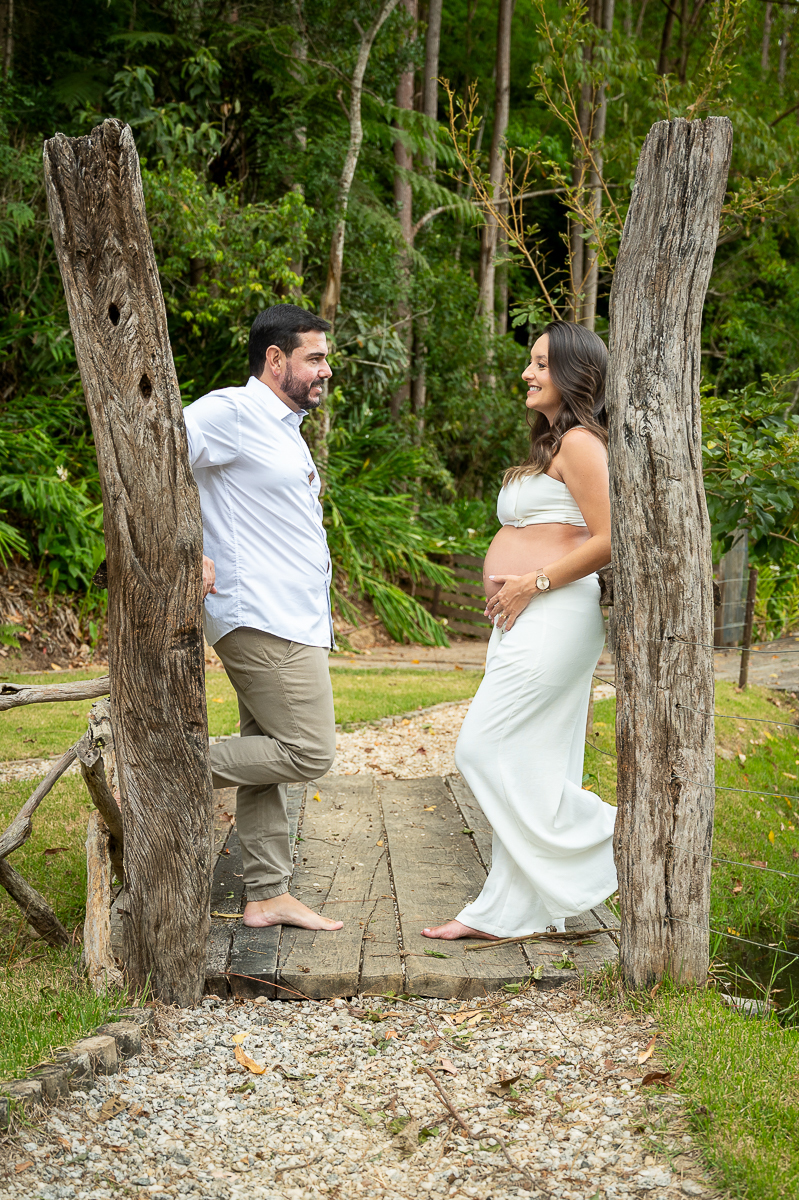 ensaio-gestante-em-barbacena-fotografa-de-gestante-isabela-lobato-fotografia-gestacao-9-meses-look-de-gestante-para-ensaio-fotografico-local-para-ensaio-externo-em-barbacena-fazenda-maracuja-em-pinheiro-grosso-criacao-de-bufalas-em-barbacena-estudio-fotos