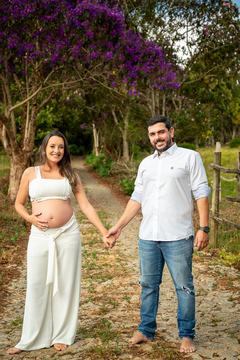 ensaio-gestante-em-barbacena-fotografa-de-gestante-isabela-lobato-fotografia-gestacao-9-meses-look-de-gestante-para-ensaio-fotografico-local-para-ensaio-externo-em-barbacena-fazenda-maracuja-em-pinheiro-grosso-criacao-de-bufalas-em-barbacena-estudio-fotos
