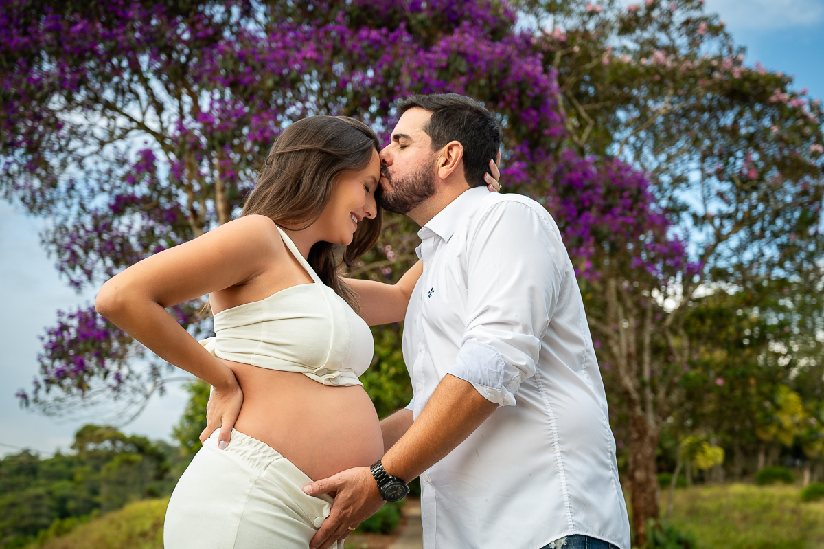 ensaio-gestante-em-barbacena-fotografa-de-gestante-isabela-lobato-fotografia-gestacao-9-meses-look-de-gestante-para-ensaio-fotografico-local-para-ensaio-externo-em-barbacena-fazenda-maracuja-em-pinheiro-grosso-criacao-de-bufalas-em-barbacena-estudio-fotos