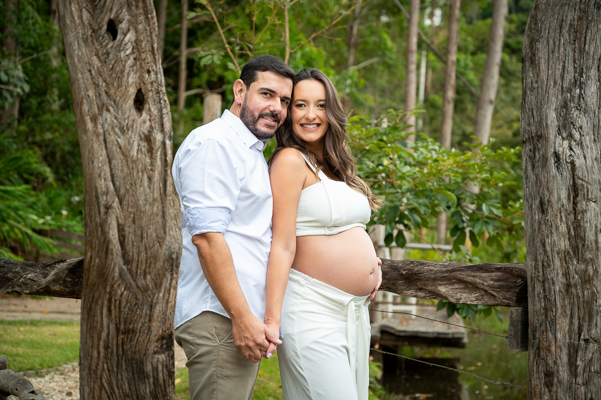 ensaio-gestante-em-barbacena-fotografa-de-gestante-isabela-lobato-fotografia-gestacao-9-meses-look-de-gestante-para-ensaio-fotografico-local-para-ensaio-externo-em-barbacena-fazenda-maracuja-em-pinheiro-grosso-criacao-de-bufalas-em-barbacena-estudio-fotos