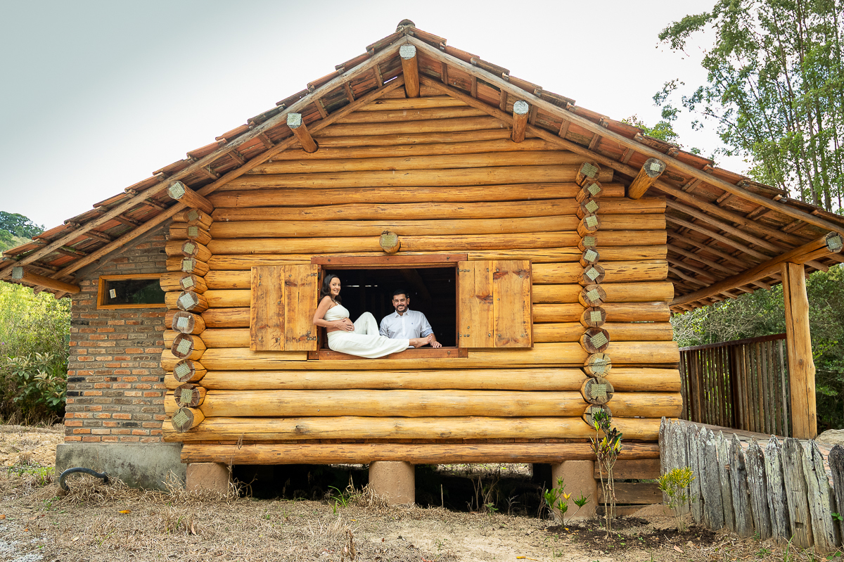 ensaio-gestante-em-barbacena-fotografa-de-gestante-isabela-lobato-fotografia-gestacao-9-meses-look-de-gestante-para-ensaio-fotografico-local-para-ensaio-externo-em-barbacena-fazenda-maracuja-em-pinheiro-grosso-criacao-de-bufalas-em-barbacena-estudio-fotos