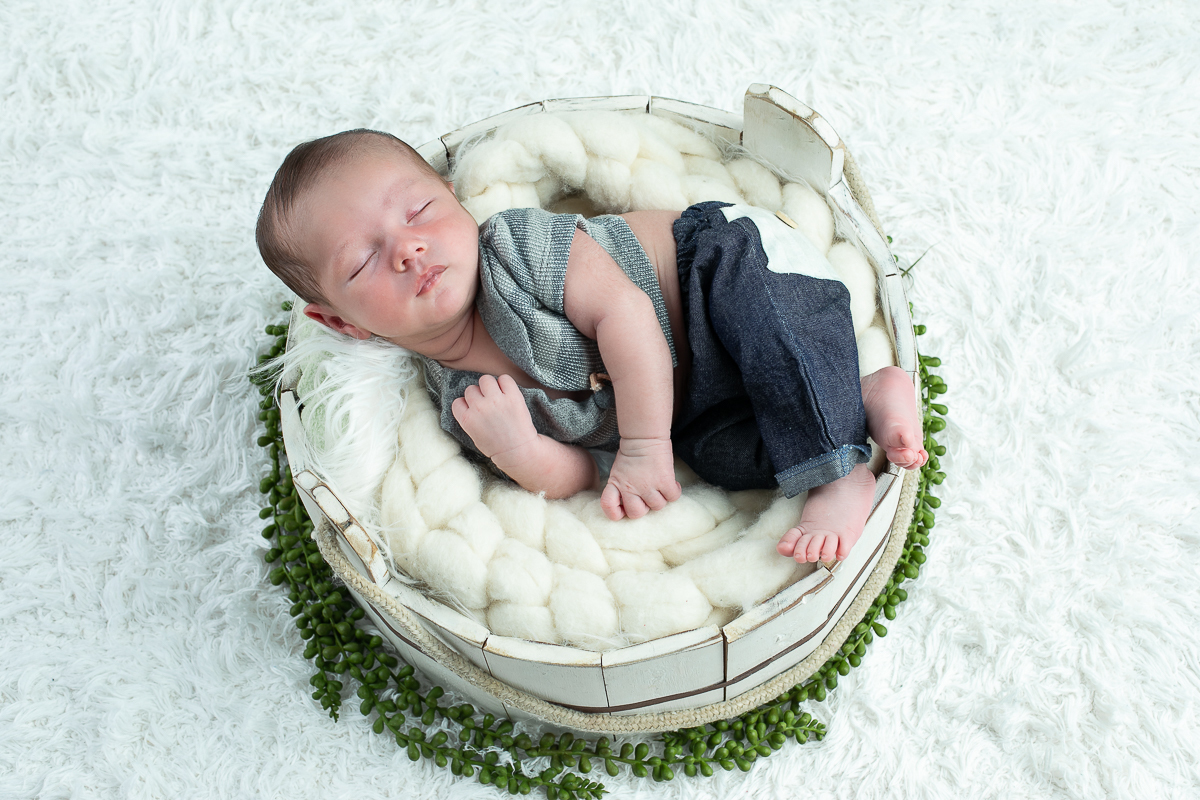 ensaio-newborn-ensaio-fotografico-de-bebe-recem-nascido-fotografa-de-recem-nascido-em-barbacena-minas-gerais-melhor-fotografa-de-conselheiro-lafaiete-barbacena-fotografa-em-alto-rio-doce-fotografa-infantil-minas-gerais-isabela-lobato-fotografia-barbacena