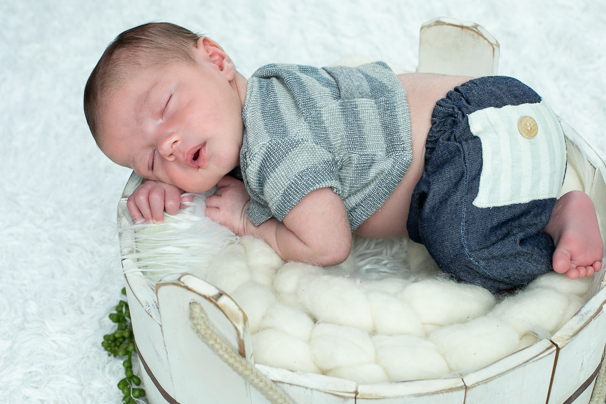 ensaio-newborn-ensaio-fotografico-de-bebe-recem-nascido-fotografa-de-recem-nascido-em-barbacena-minas-gerais-melhor-fotografa-de-conselheiro-lafaiete-barbacena-fotografa-em-alto-rio-doce-fotografa-infantil-minas-gerais-isabela-lobato-fotografia-barbacena