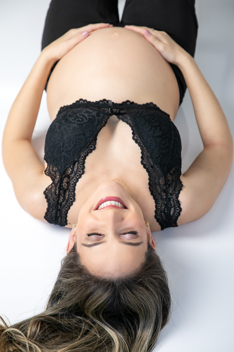 ensaio-gestante-em-barbacena-fotografa-de-gestante-isabela-lobato-fotografia-gestacao-9-meses-look-de-gestante-para-ensaio-fotografico-ensaio-gestante-em-estudio-barbacena-melhor-fotografa-de-gestante-de-barbacena-e-regiao-isabela-lobato-fotografia