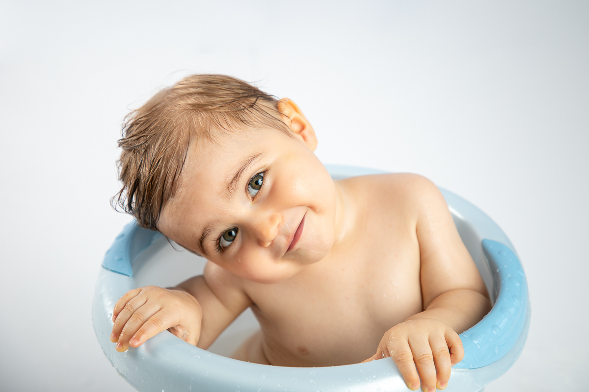 ensaio-fotografico-de-um-ano-ensaio-smash-the-cake-ensaio-esmagando-o-bolo-ensaio-fotografico-infantil-retro-em-estudio-fusca-meu-fusca-love-fusca-infantil-fotografa-especializada-em-bebes-e-criancas-em-barbacena-isabela-lobato-fotografia