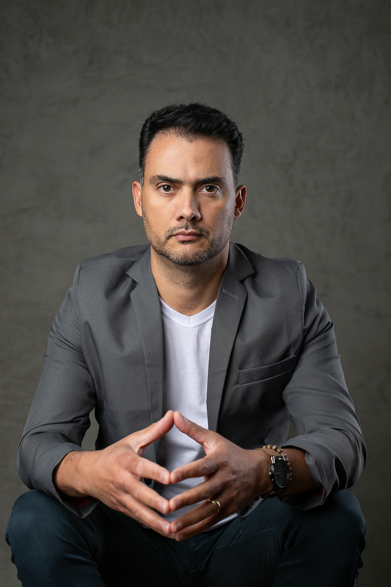 retratos-corporativo-fotos-para-perfil-profissional-fotografo-de-retratos-corporativo-mkt-pessoal-fotos-para-dentista-foto-para-perfil-corporativo-consultorio-odontologico-clinica-vitallity-barbacena-implantes-facetas-dentaria-melhor-implantodontista-bq