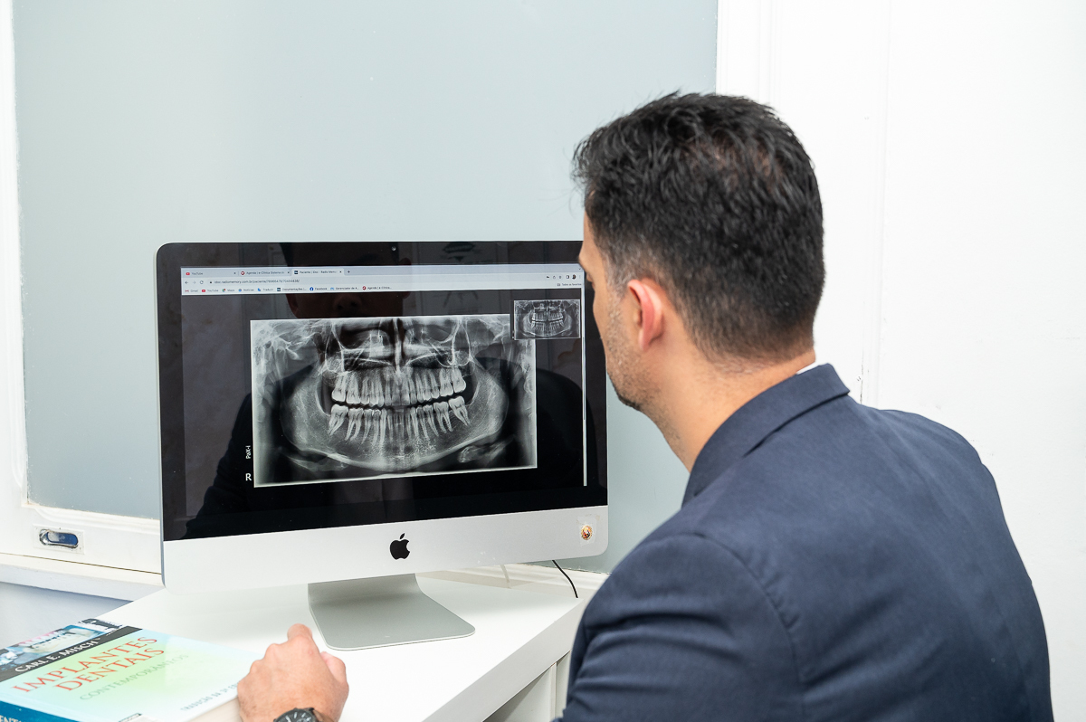 retratos-corporativo-fotos-para-perfil-profissional-fotografo-de-retratos-corporativo-mkt-pessoal-fotos-para-dentista-foto-para-perfil-corporativo-consultorio-odontologico-clinica-vitallity-barbacena-implantes-facetas-dentaria-melhor-implantodontista-bq