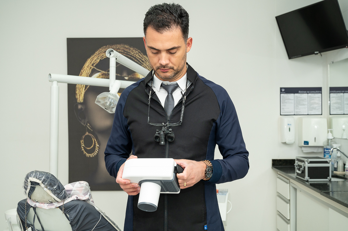 retratos-corporativo-fotos-para-perfil-profissional-fotografo-de-retratos-corporativo-mkt-pessoal-fotos-para-dentista-foto-para-perfil-corporativo-consultorio-odontologico-clinica-vitallity-barbacena-implantes-facetas-dentaria-melhor-implantodontista-bq