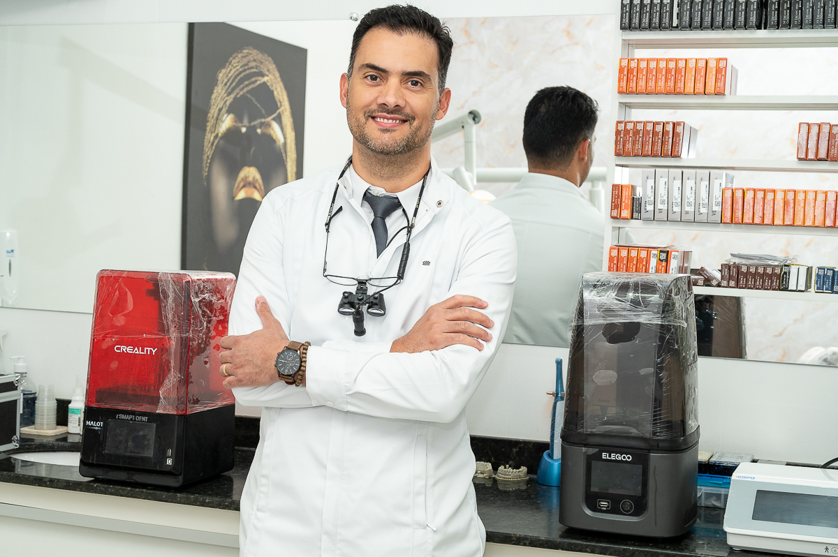 retratos-corporativo-fotos-para-perfil-profissional-fotografo-de-retratos-corporativo-mkt-pessoal-fotos-para-dentista-foto-para-perfil-corporativo-consultorio-odontologico-clinica-vitallity-barbacena-implantes-facetas-dentaria-melhor-implantodontista-bq