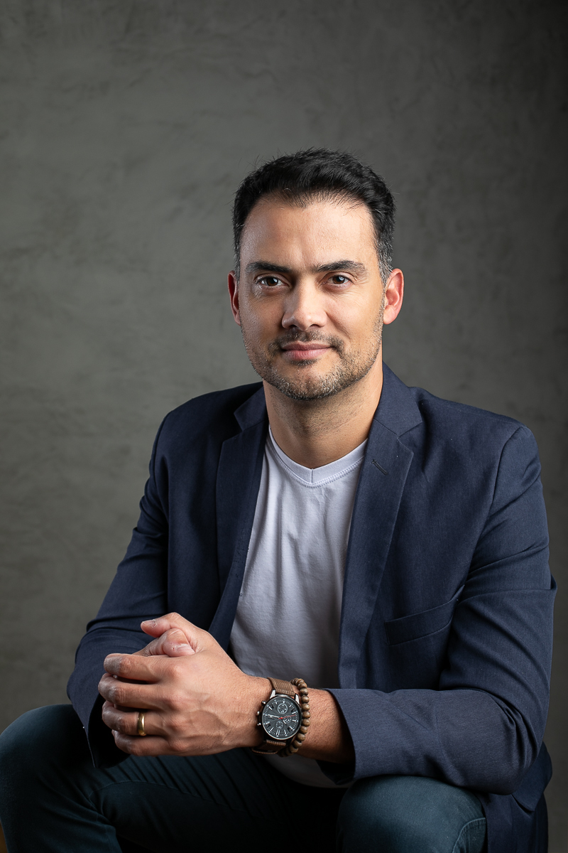 retratos-corporativo-fotos-para-perfil-profissional-fotografo-de-retratos-corporativo-mkt-pessoal-fotos-para-dentista-foto-para-perfil-corporativo-consultorio-odontologico-clinica-vitallity-barbacena-implantes-facetas-dentaria-melhor-implantodontista-bq