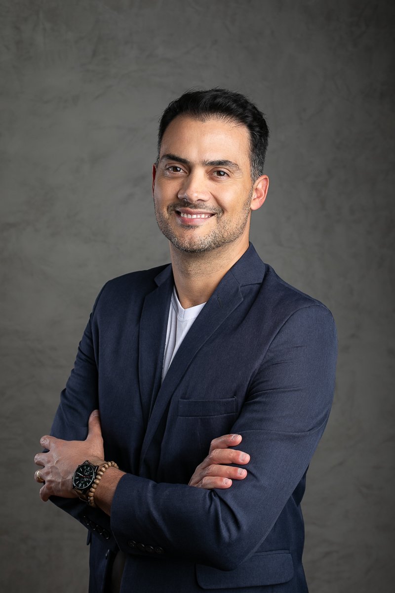 retratos-corporativo-fotos-para-perfil-profissional-fotografo-de-retratos-corporativo-mkt-pessoal-fotos-para-dentista-foto-para-perfil-corporativo-consultorio-odontologico-clinica-vitallity-barbacena-implantes-facetas-dentaria-melhor-implantodontista-bq