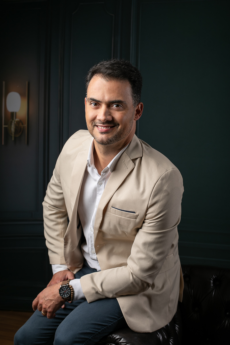 retratos-corporativo-fotos-para-perfil-profissional-fotografo-de-retratos-corporativo-mkt-pessoal-fotos-para-dentista-foto-para-perfil-corporativo-consultorio-odontologico-clinica-vitallity-barbacena-implantes-facetas-dentaria-melhor-implantodontista-bq