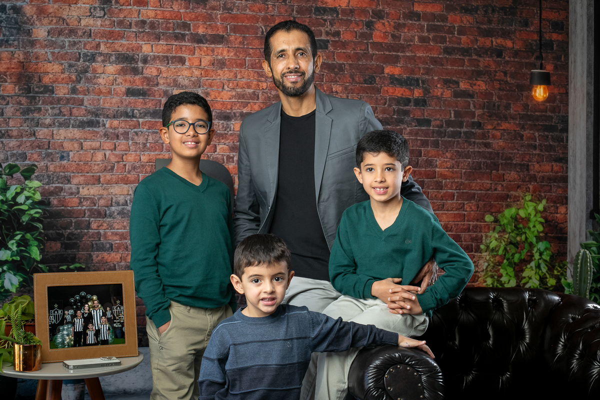 Dia-dos-pais-2025-ensaio-fotográfico-dia-dos-pais-estudio-fotografico-em-barbacena-mg-melhor-fotografa-de-barbacena-isabela-lobato-fotografia