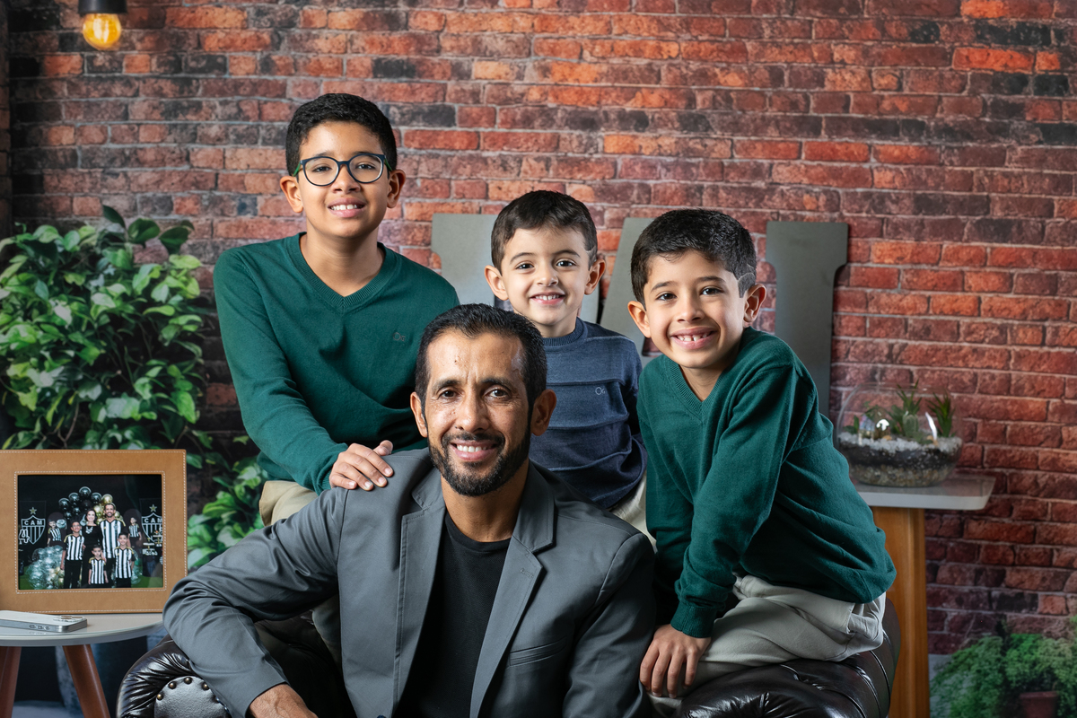 Dia-dos-pais-2025-ensaio-fotográfico-dia-dos-pais-estudio-fotografico-em-barbacena-mg-melhor-fotografa-de-barbacena-isabela-lobato-fotografia