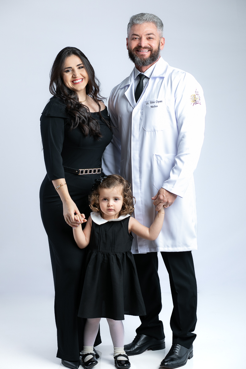 ensaio-fotografico-de-formatura-fotos-para-convite-de-formatura-faculdade-de-medicina-fotografo-de-convite-de-formatura-ensaio-fotografico-em-estudio-para-convite-de-formatura-ensaio-fotografico-individual-de-formatura-estudio-isabela-lobato-fotografia