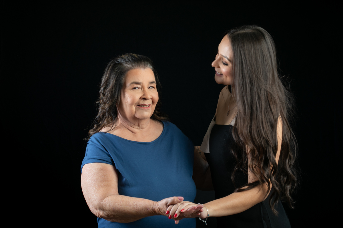 ensaio-fotografico-de-formatura-fotos-para-convite-de-formatura-faculdade-de-direito-fotografo-de-convite-de-formatura-ensaio-fotografico-em-estudio-para-convite-de-formatura-ensaio-fotografico-individual-de-formatura-estudio-isabela-lobato-fotografia