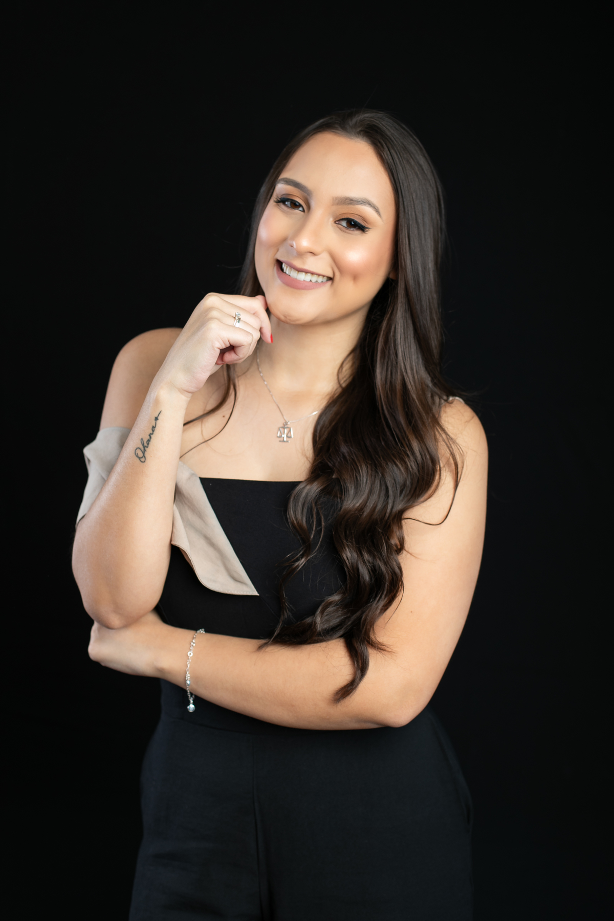 ensaio-fotografico-de-formatura-fotos-para-convite-de-formatura-faculdade-de-direito-fotografo-de-convite-de-formatura-ensaio-fotografico-em-estudio-para-convite-de-formatura-ensaio-fotografico-individual-de-formatura-estudio-isabela-lobato-fotografia