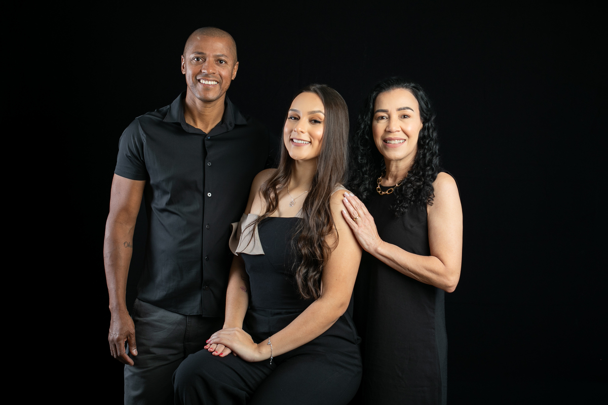 ensaio-fotografico-de-formatura-fotos-para-convite-de-formatura-faculdade-de-direito-fotografo-de-convite-de-formatura-ensaio-fotografico-em-estudio-para-convite-de-formatura-ensaio-fotografico-individual-de-formatura-estudio-isabela-lobato-fotografia