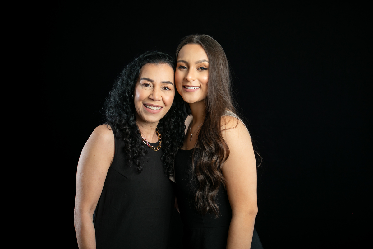 ensaio-fotografico-de-formatura-fotos-para-convite-de-formatura-faculdade-de-direito-fotografo-de-convite-de-formatura-ensaio-fotografico-em-estudio-para-convite-de-formatura-ensaio-fotografico-individual-de-formatura-estudio-isabela-lobato-fotografia