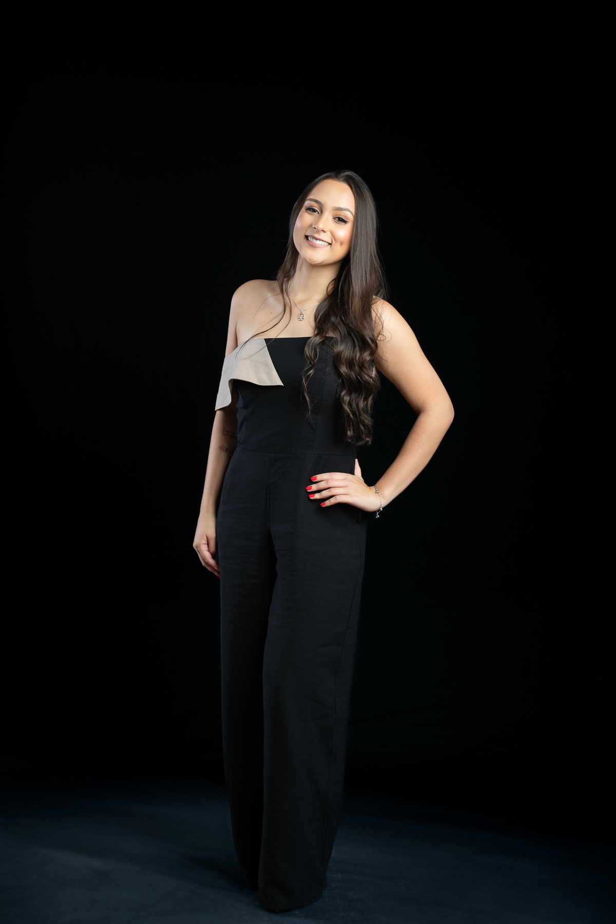 ensaio-fotografico-de-formatura-fotos-para-convite-de-formatura-faculdade-de-direito-fotografo-de-convite-de-formatura-ensaio-fotografico-em-estudio-para-convite-de-formatura-ensaio-fotografico-individual-de-formatura-estudio-isabela-lobato-fotografia