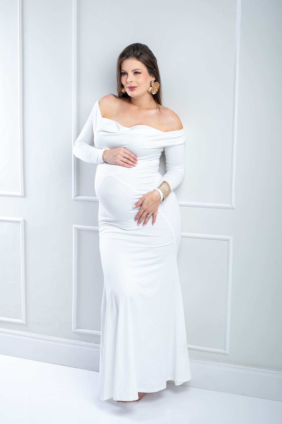 ensaio-fotografico-gestante-em-estudio-pregnancy-photo-shoot-studio-pregnancy-ensaio-gestante-com-flores-naturais-ideia-de-poses-para-foto-de-gestantes-ideia-de-roupas-para-ensaio-gestante-em-estudio-fotografa-de-gestante-em-barbacena-isabela-lobato-fotos