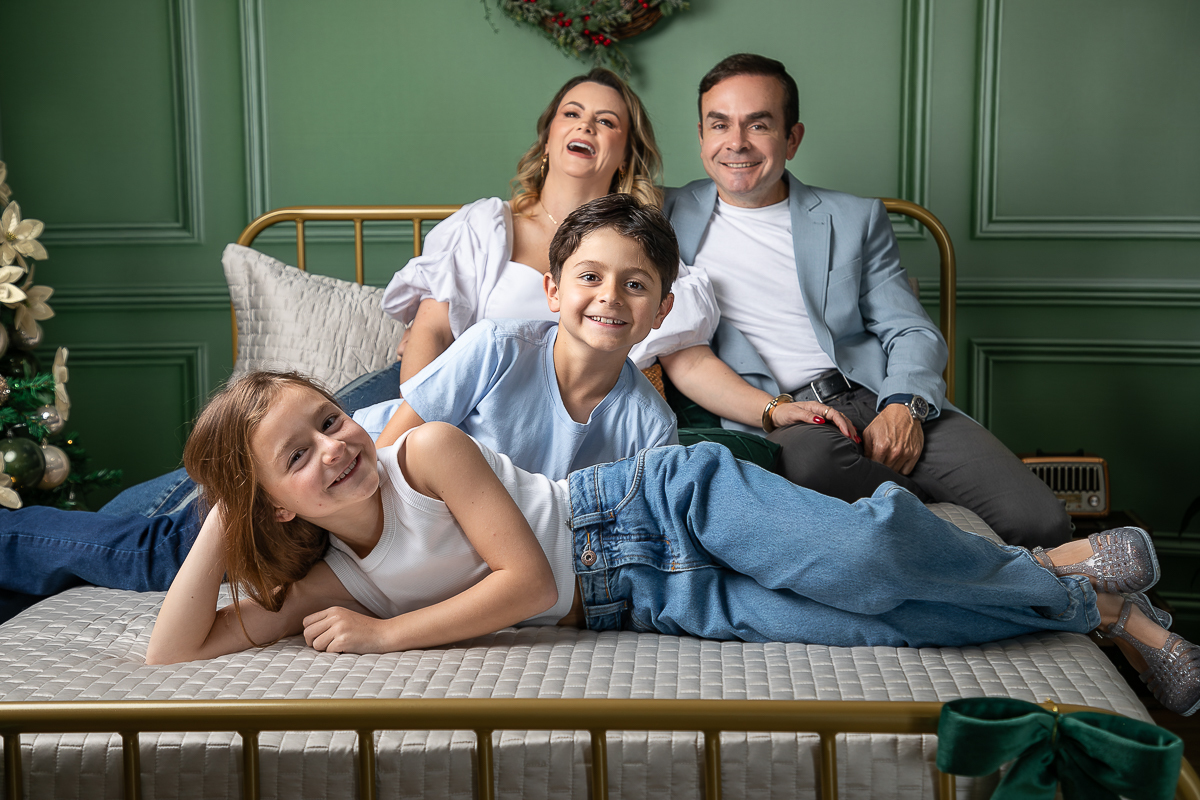 campanha-fotografica-de-natal-cenario-fotografico-de-natal-ideia-de-cenario-de-natal-fundo-fotografico-de-natal-fotos-de-natal-ideias-de-arvore-de-natal-fotos-de-natal-em-familia-natal-2025-tendencias-fotografo-em-barbcena-estudio-de-fotos-isabela-lobato