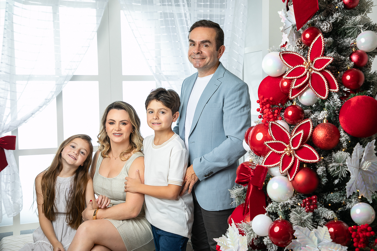 campanha-fotografica-de-natal-cenario-fotografico-de-natal-ideia-de-cenario-de-natal-fundo-fotografico-de-natal-fotos-de-natal-ideias-de-arvore-de-natal-fotos-de-natal-em-familia-natal-2025-tendencias-fotografo-em-barbcena-estudio-de-fotos-isabela-lobato
