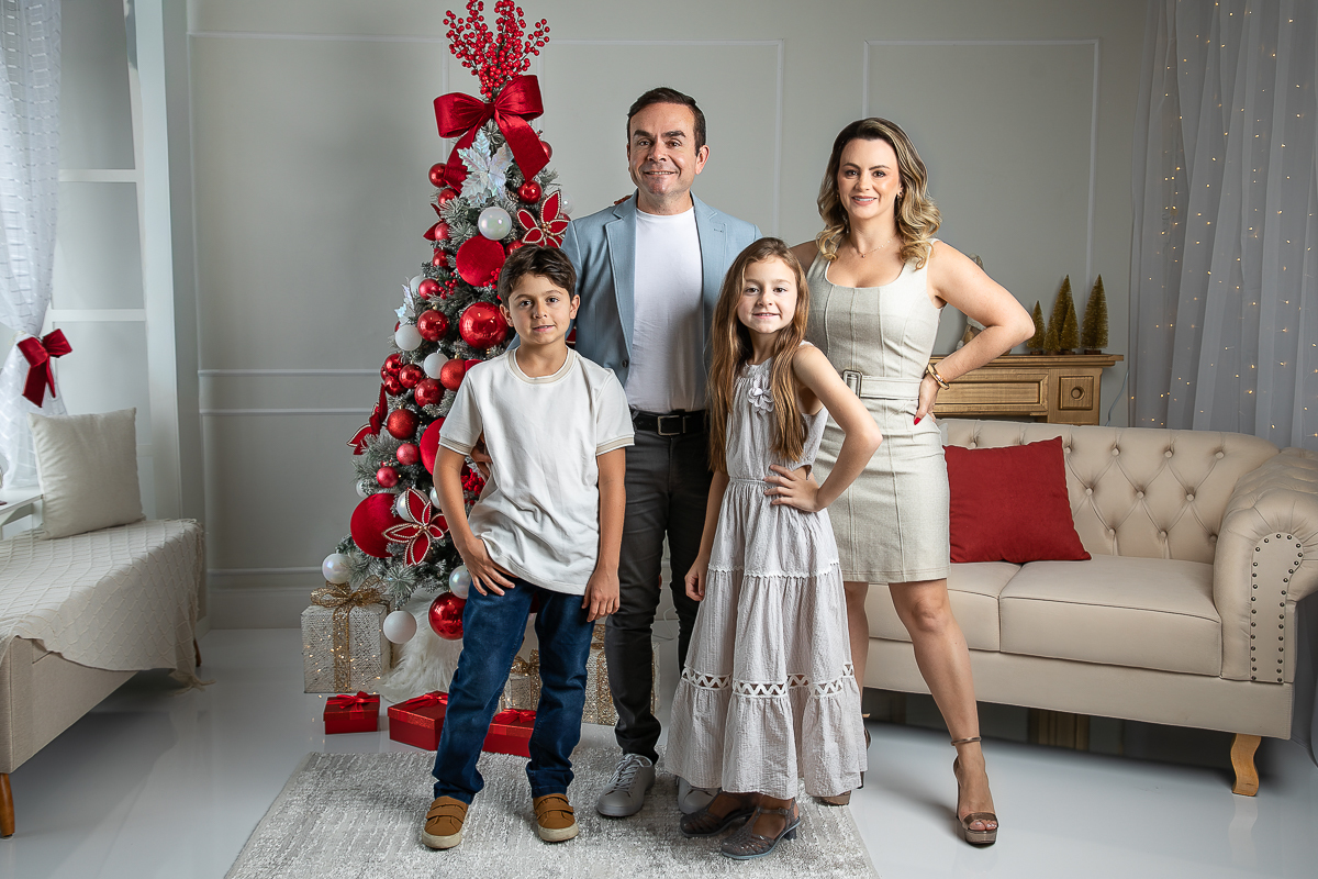 campanha-fotografica-de-natal-cenario-fotografico-de-natal-ideia-de-cenario-de-natal-fundo-fotografico-de-natal-fotos-de-natal-ideias-de-arvore-de-natal-fotos-de-natal-em-familia-natal-2025-tendencias-fotografo-em-barbcena-estudio-de-fotos-isabela-lobato