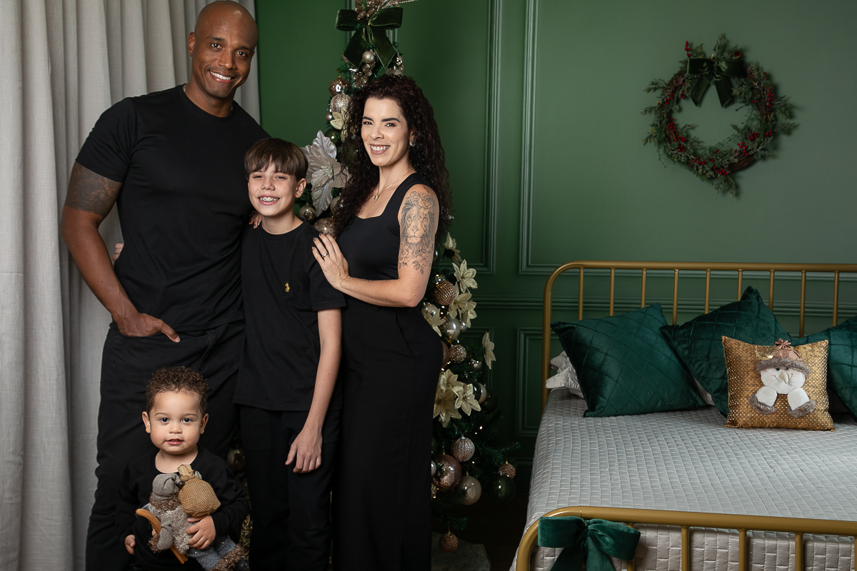 campanha-fotografica-de-natal-cenario-fotografico-de-natal-ideia-de-cenario-de-natal-fundo-fotografico-de-natal-fotos-de-natal-ideias-de-arvore-de-natal-fotos-de-natal-em-familia-natal-2025-tendencias-fotografo-em-barbcena-estudio-de-fotos-isabela-lobato