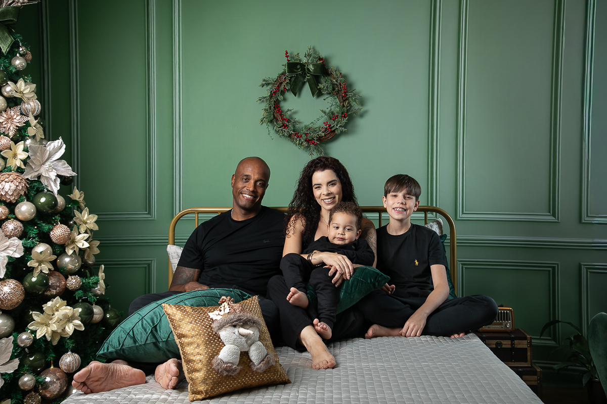 campanha-fotografica-de-natal-cenario-fotografico-de-natal-ideia-de-cenario-de-natal-fundo-fotografico-de-natal-fotos-de-natal-ideias-de-arvore-de-natal-fotos-de-natal-em-familia-natal-2025-tendencias-fotografo-em-barbcena-estudio-de-fotos-isabela-lobato