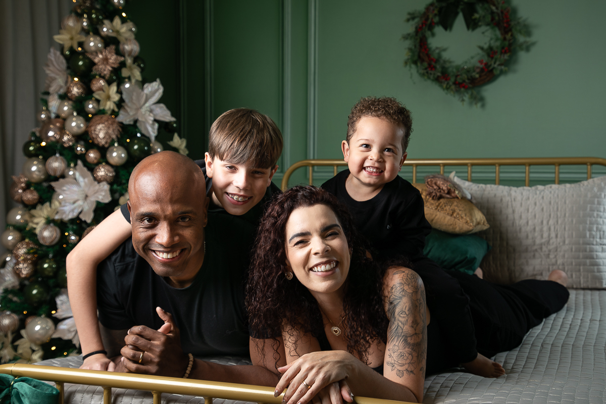 campanha-fotografica-de-natal-cenario-fotografico-de-natal-ideia-de-cenario-de-natal-fundo-fotografico-de-natal-fotos-de-natal-ideias-de-arvore-de-natal-fotos-de-natal-em-familia-natal-2025-tendencias-fotografo-em-barbcena-estudio-de-fotos-isabela-lobato