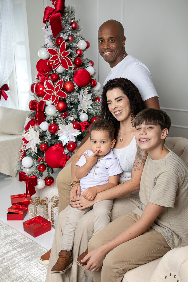 campanha-fotografica-de-natal-cenario-fotografico-de-natal-ideia-de-cenario-de-natal-fundo-fotografico-de-natal-fotos-de-natal-ideias-de-arvore-de-natal-fotos-de-natal-em-familia-natal-2025-tendencias-fotografo-em-barbcena-estudio-de-fotos-isabela-lobato