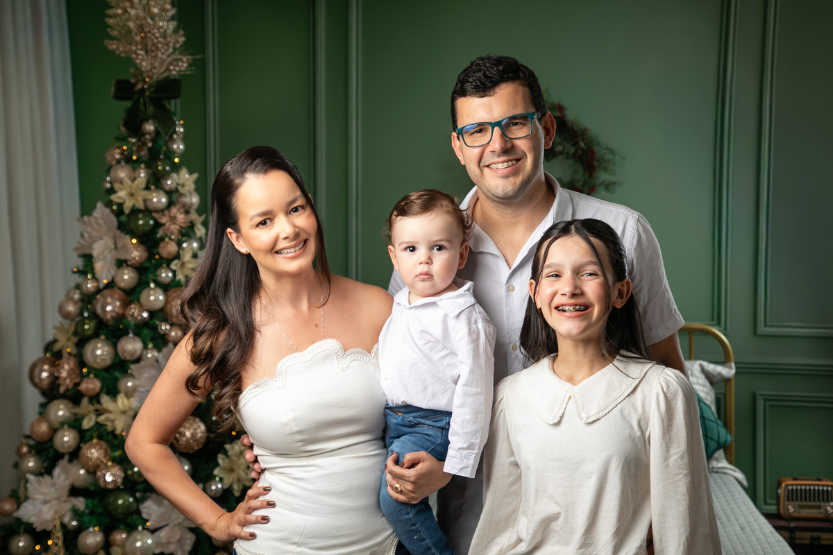 campanha-fotografica-de-natal-cenario-fotografico-de-natal-ideia-de-cenario-de-natal-fundo-fotografico-de-natal-fotos-de-natal-ideias-de-arvore-de-natal-fotos-de-natal-em-familia-natal-2025-tendencias-fotografo-em-barbcena-estudio-de-fotos-isabela-lobato