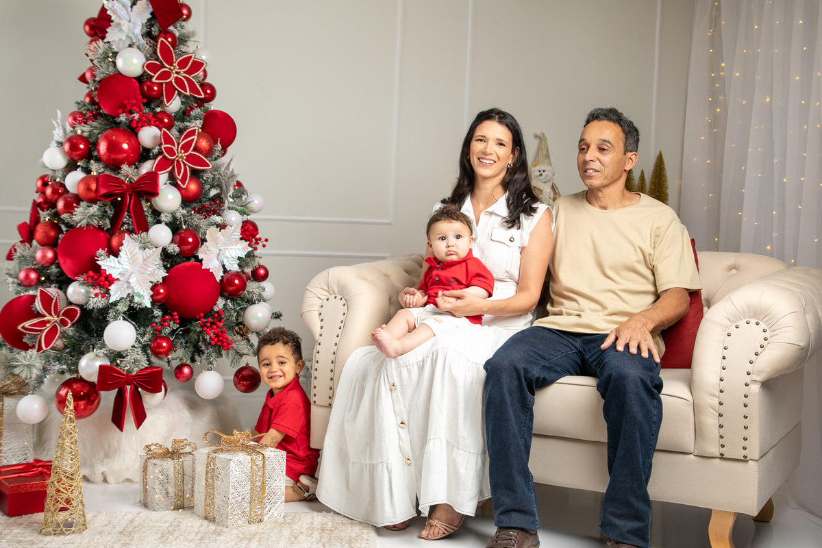 campanha-fotografica-de-natal-cenario-fotografico-de-natal-ideia-de-cenario-de-natal-fundo-fotografico-de-natal-fotos-de-natal-ideias-de-arvore-de-natal-fotos-de-natal-em-familia-natal-2025-tendencias-fotografo-em-barbcena-estudio-de-fotos-isabela-lobato