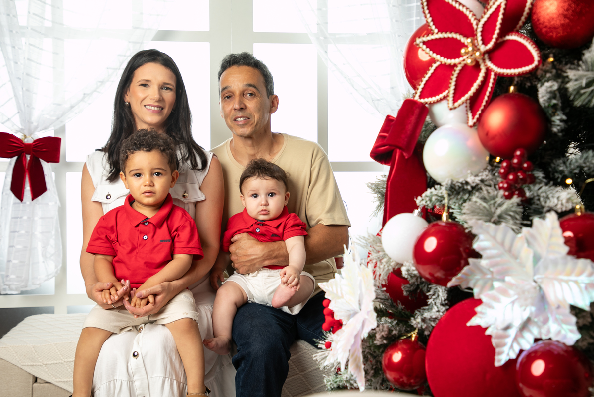 campanha-fotografica-de-natal-cenario-fotografico-de-natal-ideia-de-cenario-de-natal-fundo-fotografico-de-natal-fotos-de-natal-ideias-de-arvore-de-natal-fotos-de-natal-em-familia-natal-2025-tendencias-fotografo-em-barbcena-estudio-de-fotos-isabela-lobato