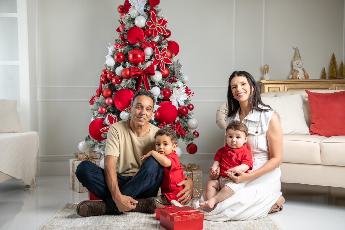 campanha-fotografica-de-natal-cenario-fotografico-de-natal-ideia-de-cenario-de-natal-fundo-fotografico-de-natal-fotos-de-natal-ideias-de-arvore-de-natal-fotos-de-natal-em-familia-natal-2025-tendencias-fotografo-em-barbcena-estudio-de-fotos-isabela-lobato