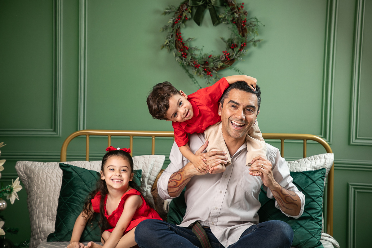 campanha-fotografica-de-natal-cenario-fotografico-de-natal-ideia-de-cenario-de-natal-fundo-fotografico-de-natal-fotos-de-natal-ideias-de-arvore-de-natal-fotos-de-natal-em-familia-natal-2025-tendencias-fotografo-em-barbcena-estudio-de-fotos-isabela-lobato