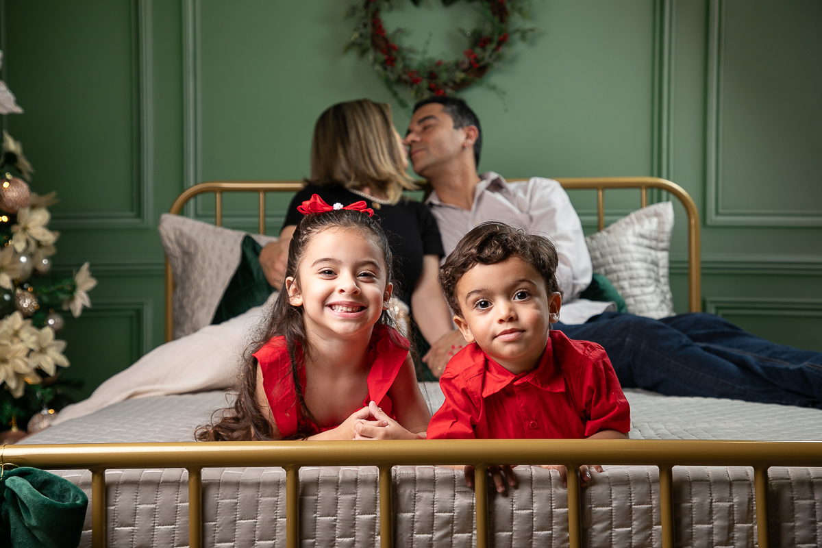 campanha-fotografica-de-natal-cenario-fotografico-de-natal-ideia-de-cenario-de-natal-fundo-fotografico-de-natal-fotos-de-natal-ideias-de-arvore-de-natal-fotos-de-natal-em-familia-natal-2025-tendencias-fotografo-em-barbcena-estudio-de-fotos-isabela-lobato