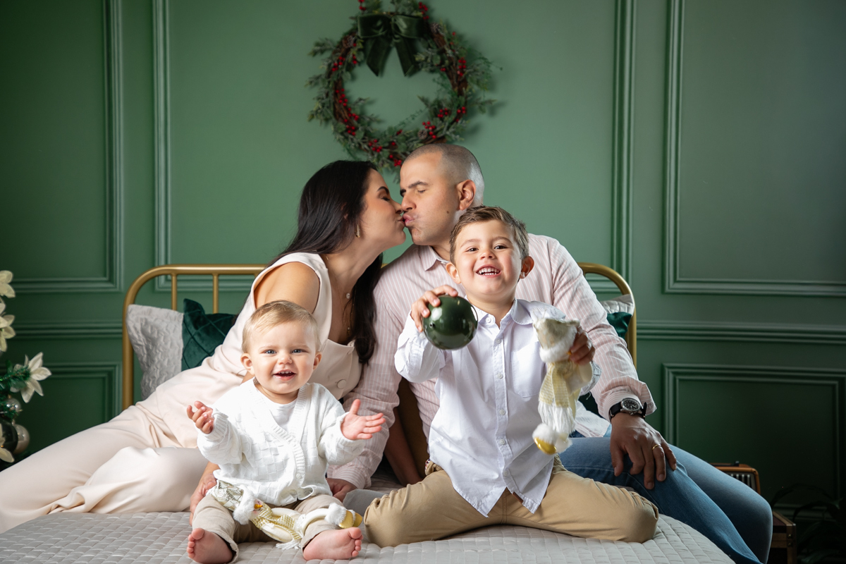 campanha-fotografica-de-natal-cenario-fotografico-de-natal-ideia-de-cenario-de-natal-fundo-fotografico-de-natal-fotos-de-natal-ideias-de-arvore-de-natal-fotos-de-natal-em-familia-natal-2025-tendencias-fotografo-em-barbcena-estudio-de-fotos-isabela-lobato