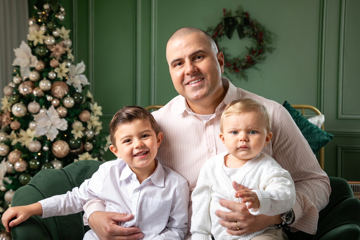 campanha-fotografica-de-natal-cenario-fotografico-de-natal-ideia-de-cenario-de-natal-fundo-fotografico-de-natal-fotos-de-natal-ideias-de-arvore-de-natal-fotos-de-natal-em-familia-natal-2025-tendencias-fotografo-em-barbcena-estudio-de-fotos-isabela-lobato